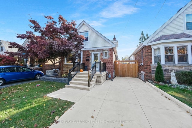 215 Wexford Avenue S, Hamilton