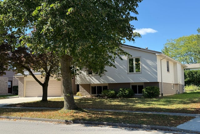 708 Village Green Avenue, London South