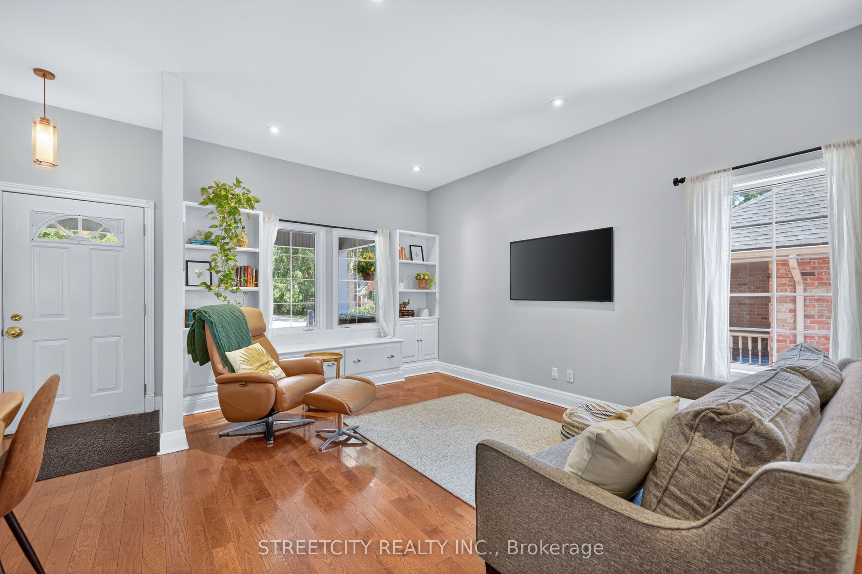 Photo of Listing #X12502704