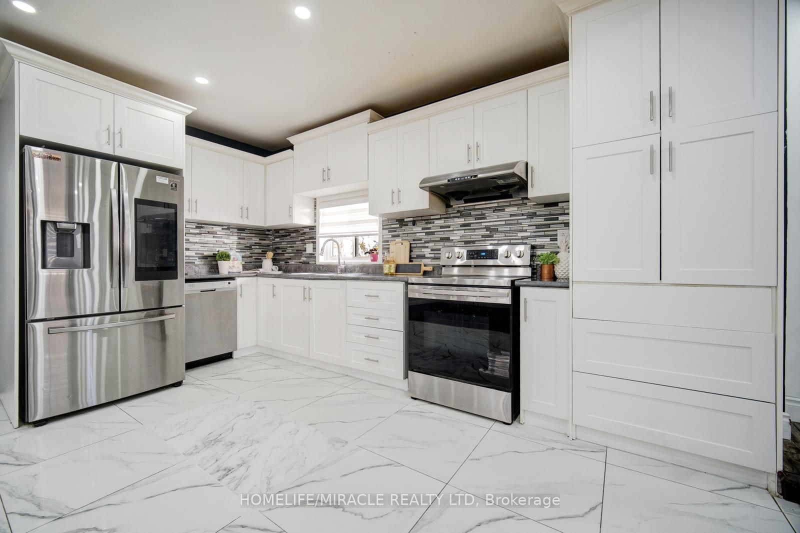 Photo of Listing #X12503012