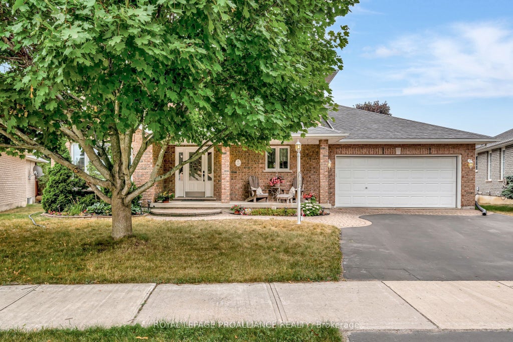 8 Linden Lane, Belleville