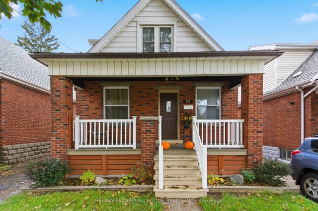 92 Huxley Avenue S, Hamilton