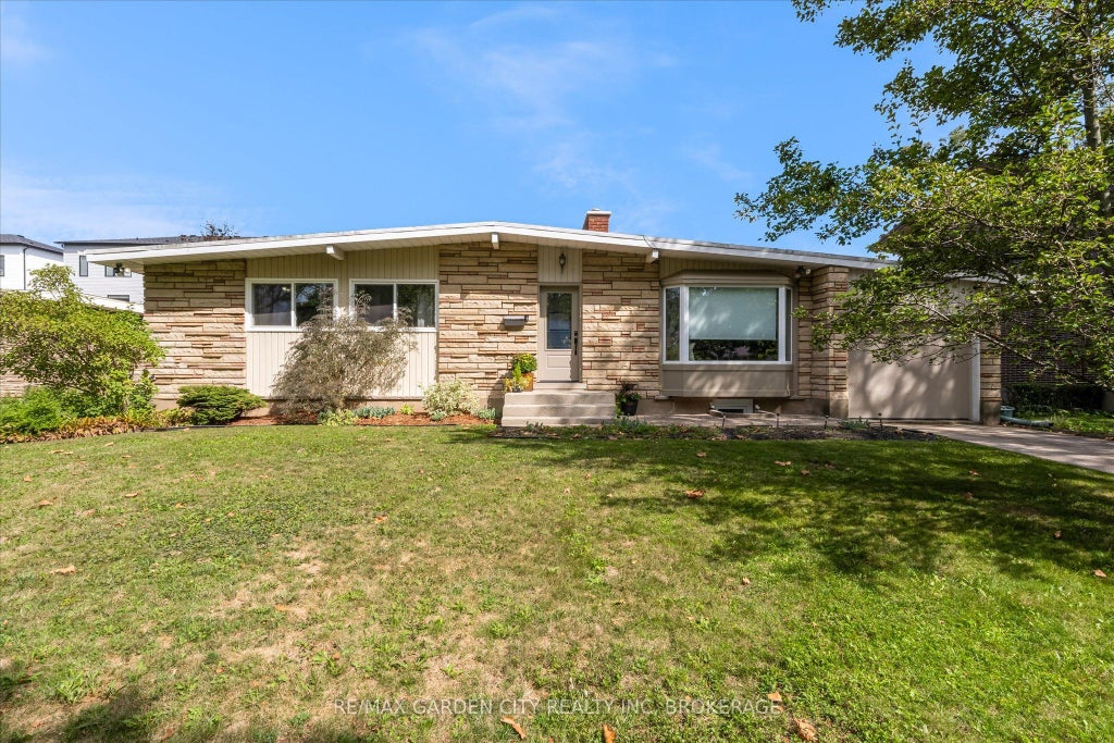 15 Jasmin Crescent, St. Catharines