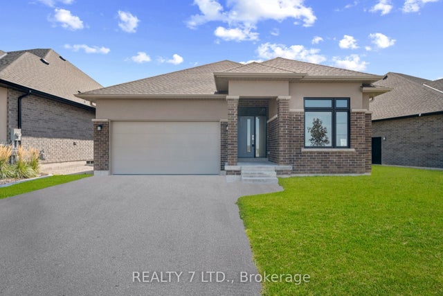 566 Old Course Trail, Welland