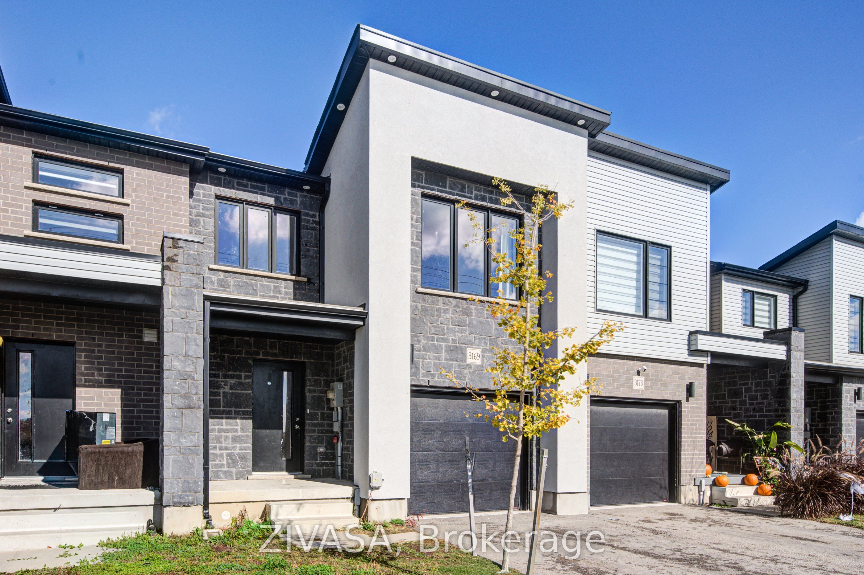 Photo of Listing #X12518334