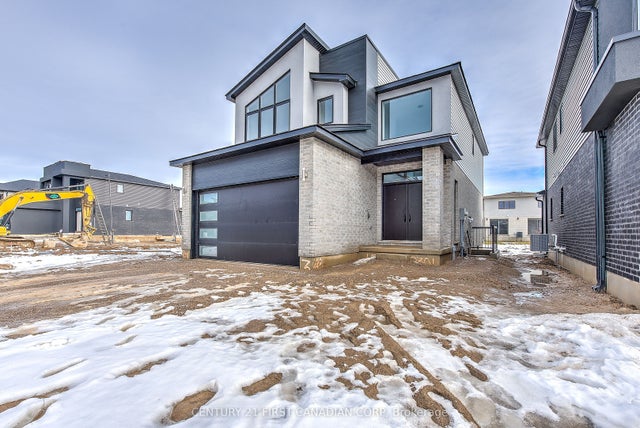 245 Hesselman Crescent, London South
