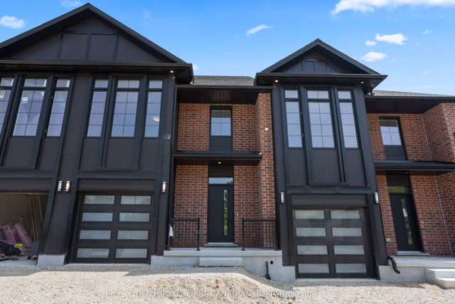 6989 Heathwoods Avenue, London South