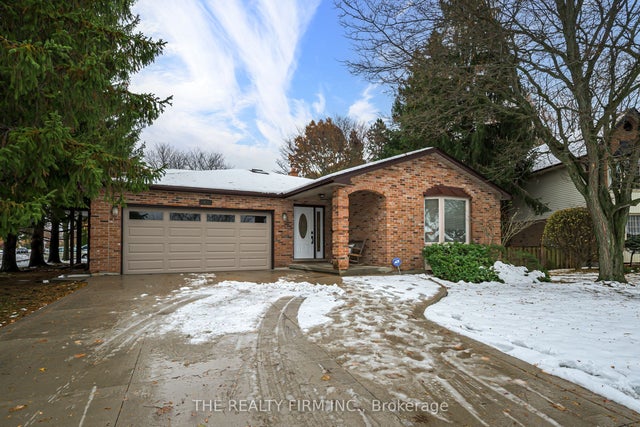 82 Glenview Crescent, London North