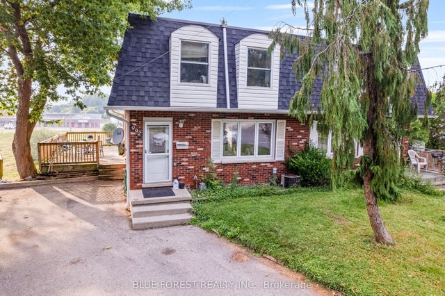 992 Eagle Court, London South