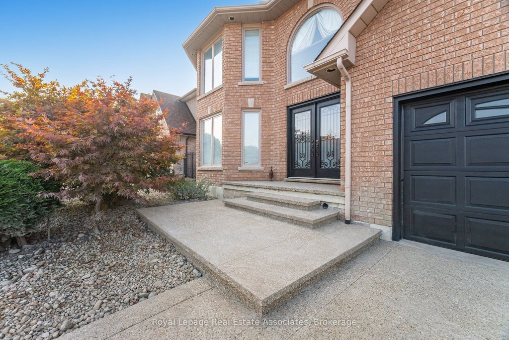 100 National Drive, Hamilton