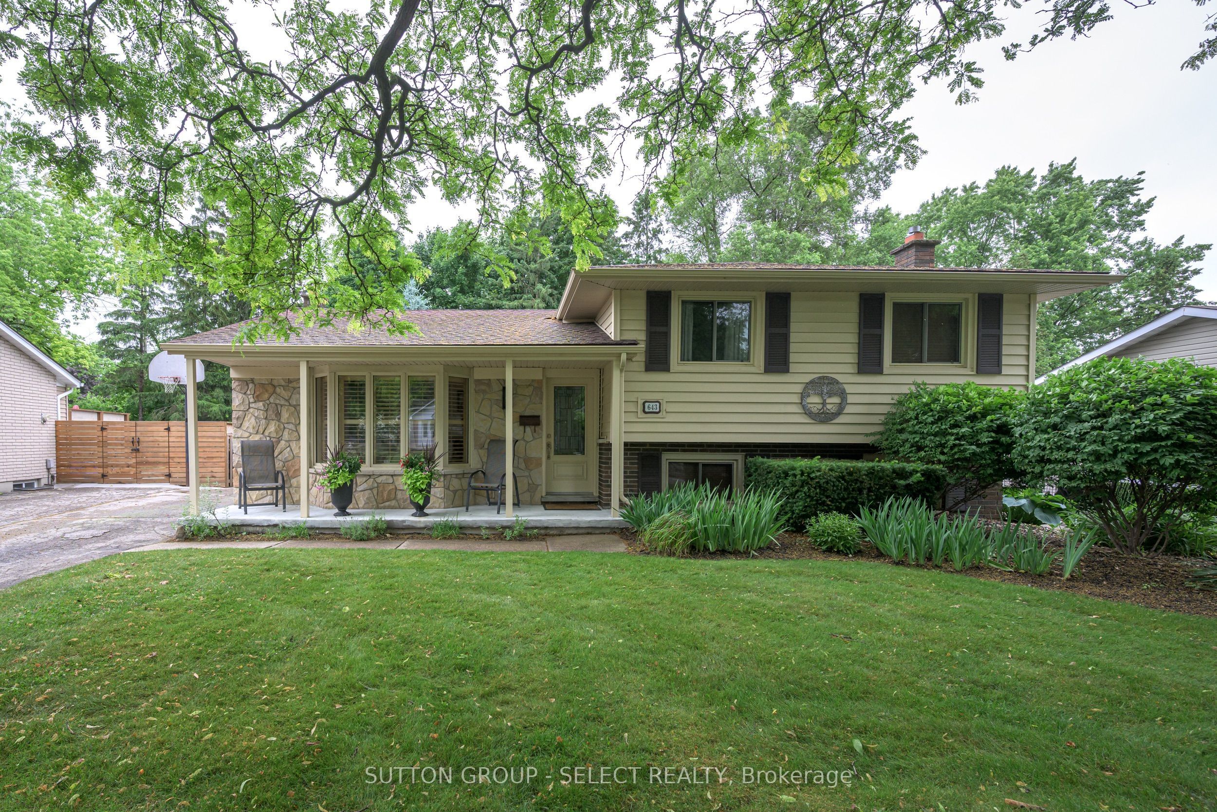 Photo of Listing #X12574148