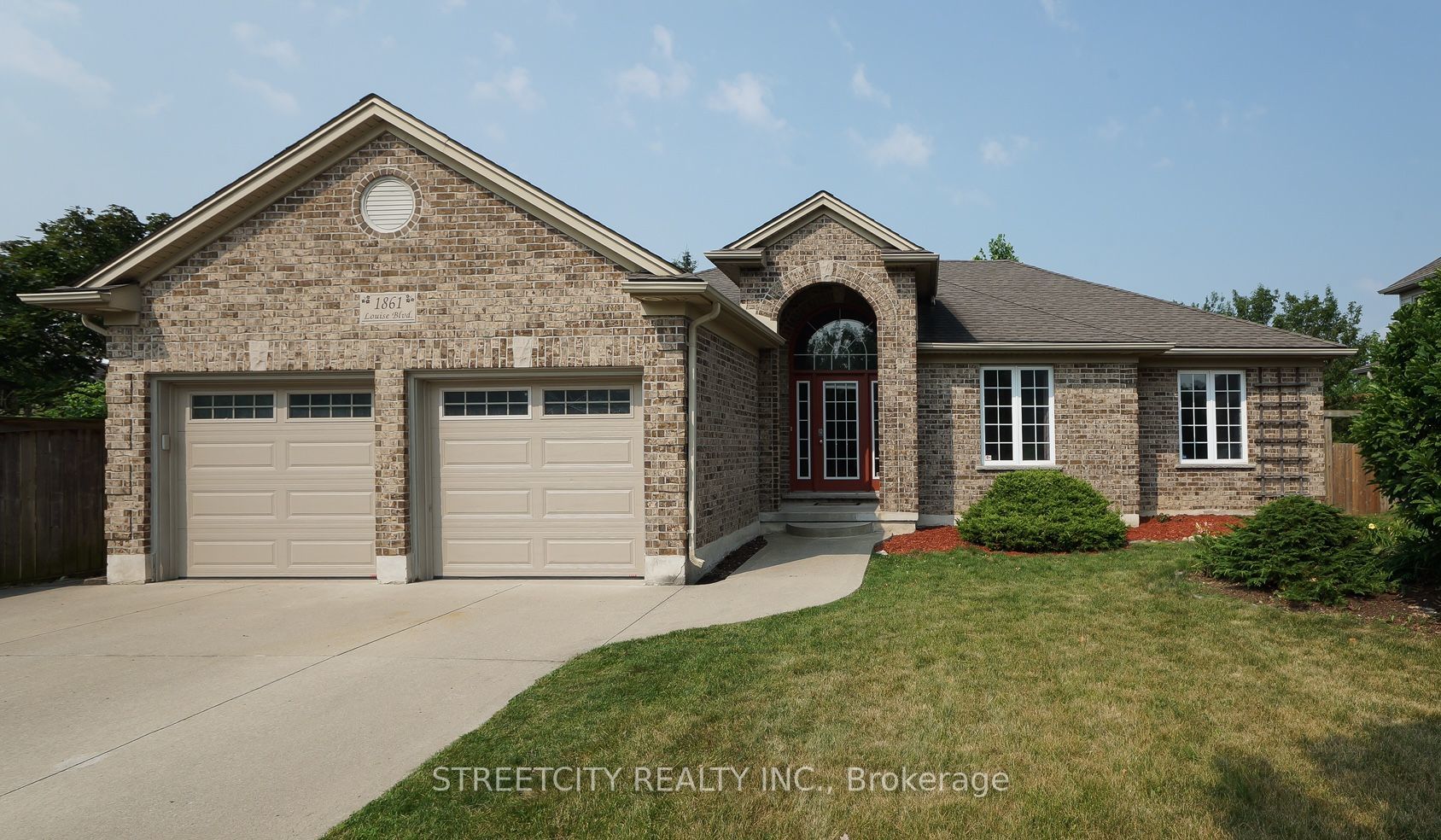 Photo of Listing #X12597636