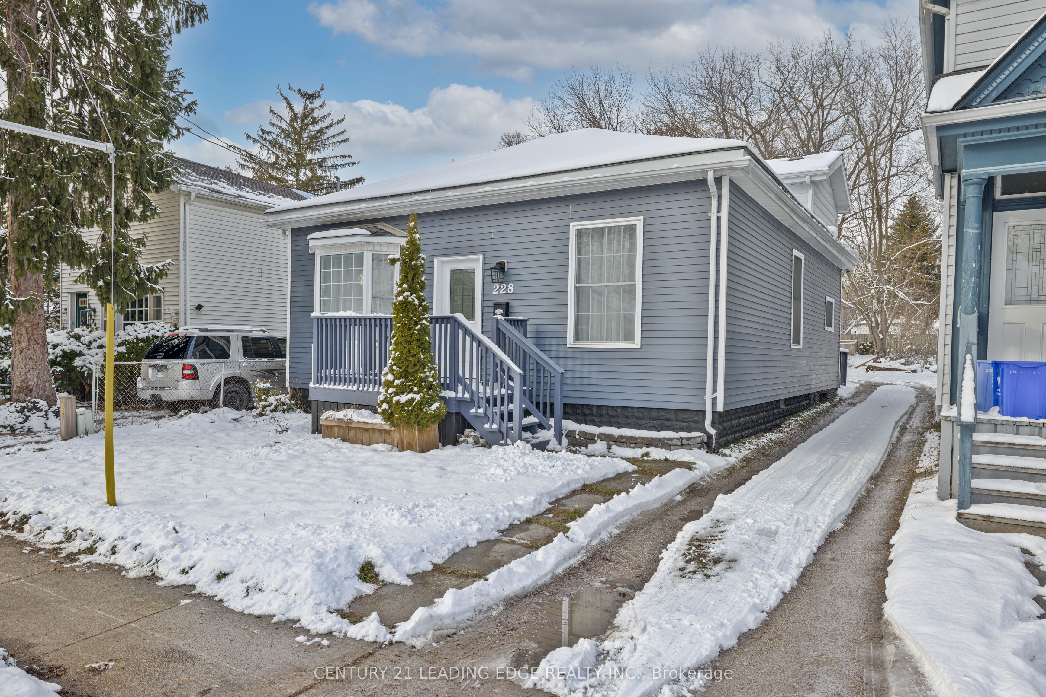 Photo of Listing #X12603940