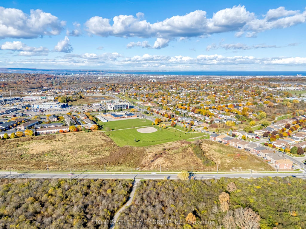 390 Highland Road W, Hamilton