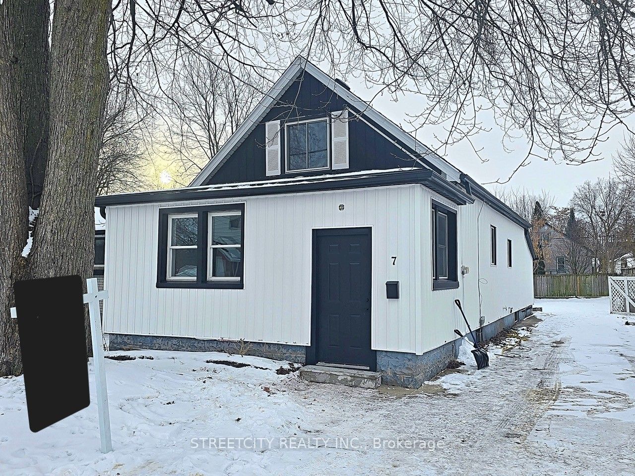 Photo of Listing #X12610806