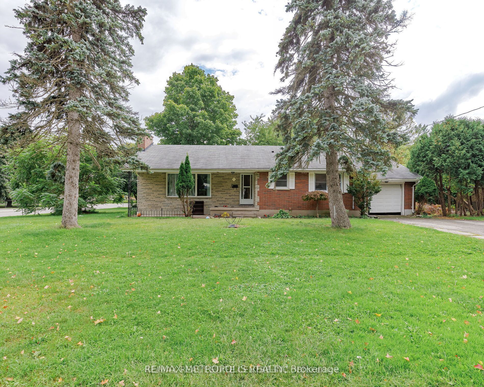 Photo of Listing #X12614294