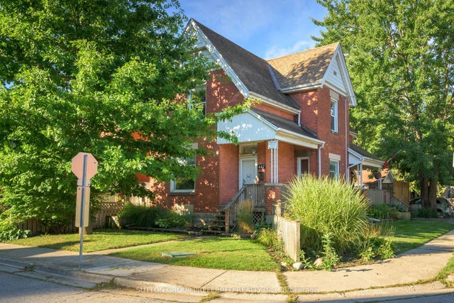 447 Woodman Avenue, London East