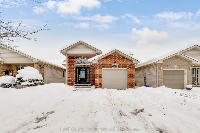 1002 Blythwood Road, London North