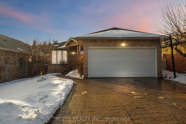 559 Thornwood Drive, London North