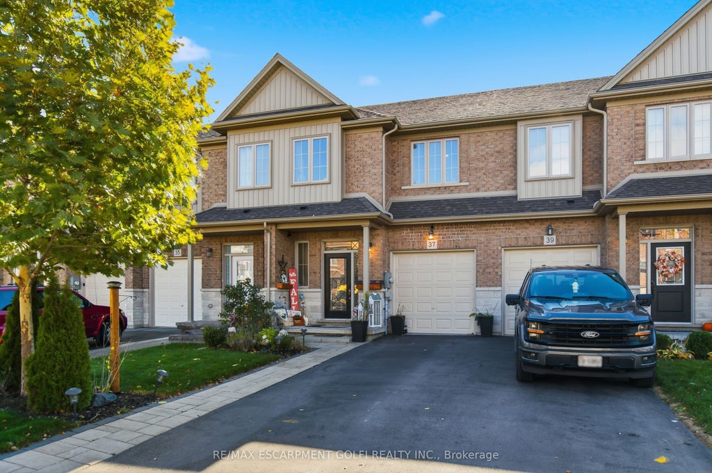 37 Fairgrounds Drive, Hamilton