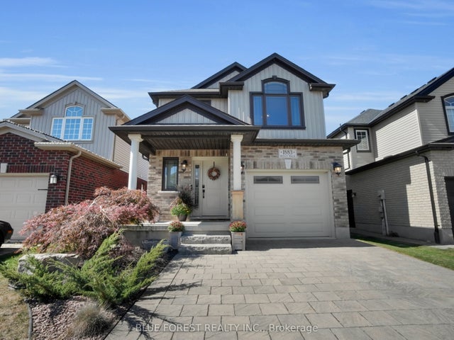 1883 Reilly Walk, London North