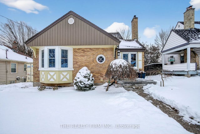 39 Thomas Janes Drive, London South