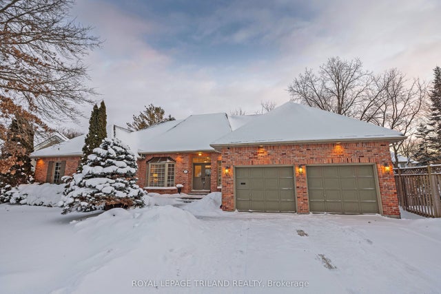 31 Woods Edge Close, London South