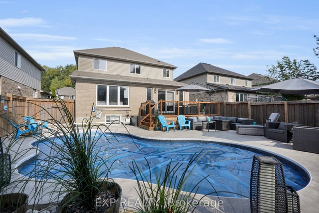 919 Foxcreek Road, London North