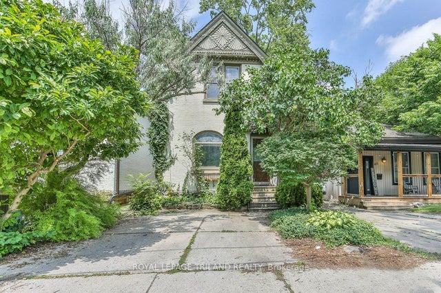 38 Byron Avenue E, London South