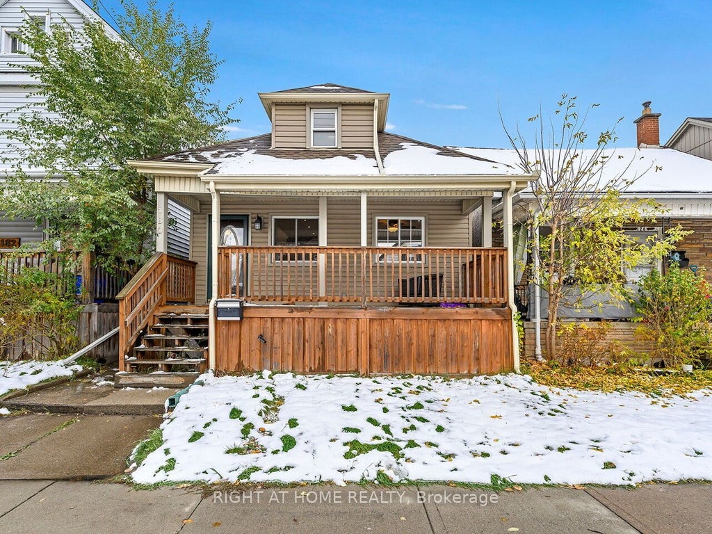 180 Rosslyn Avenue N, Hamilton