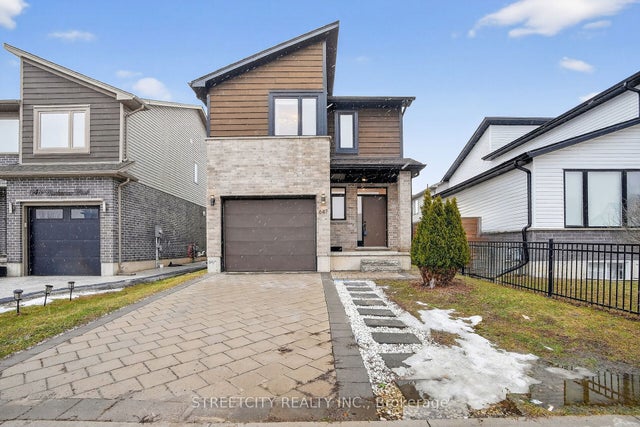 647 Blackacres Boulevard, London North