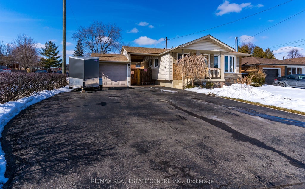 102 Greeningdon Drive, Hamilton