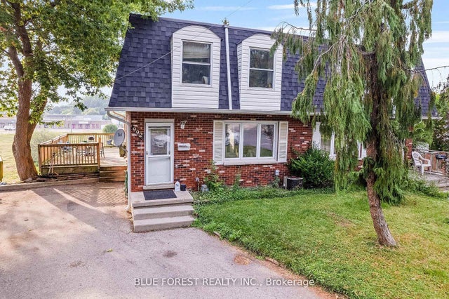 992 Eagle Court, London South