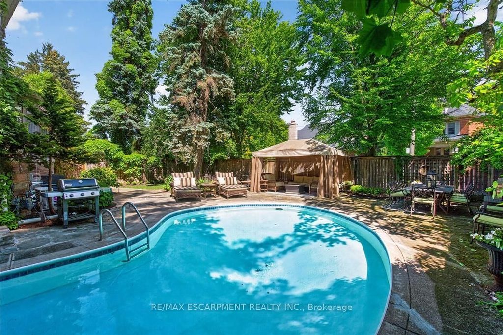 74 Oak Knoll Drive, Hamilton