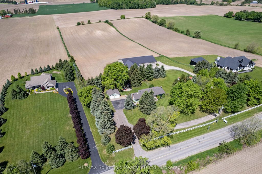 1068 Cameron Road, North Dumfries
