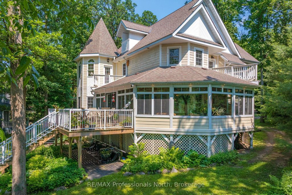 22 Knowles Crescent E, Seguin