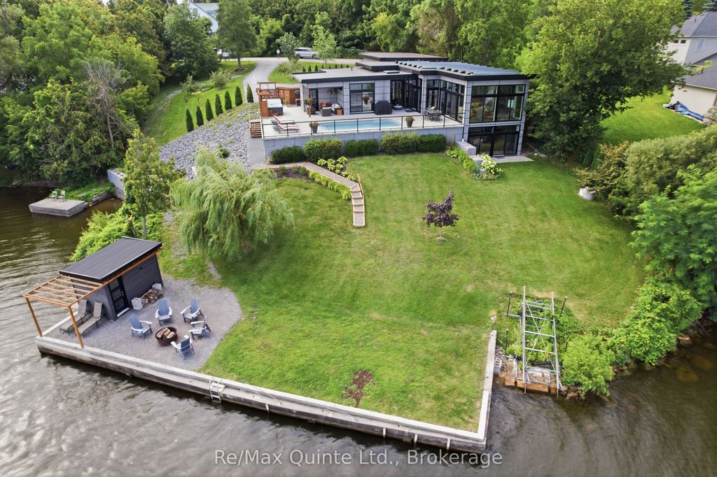 8 Bayview Point Road, Prince Edward County