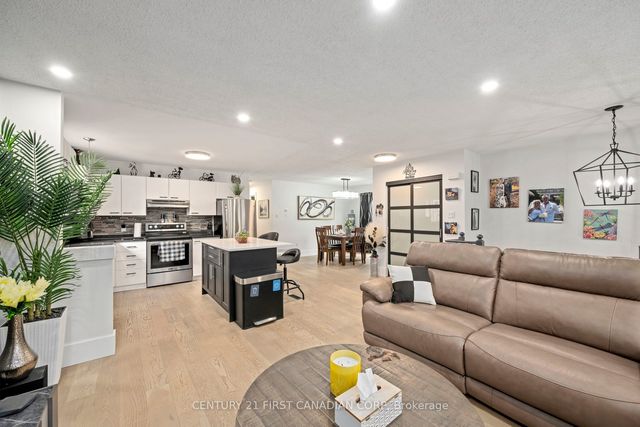Photo of Listing #X13682016