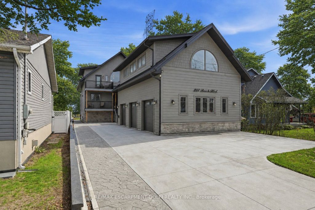 207 Beach Boulevard, Hamilton