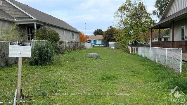 1673 Kindersley Avenue, Orleans - Convent Glen and Area