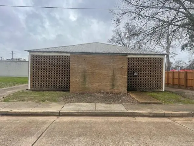 810 16th St , Alexandria