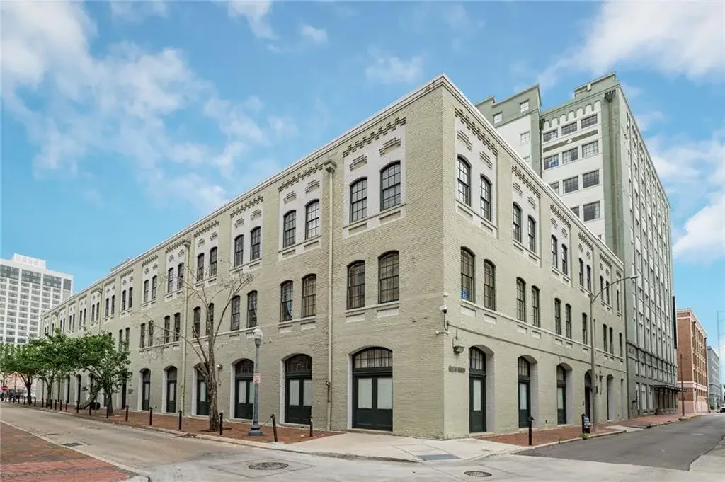 Photo of Listing #2530409