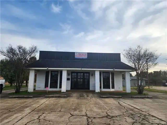 1604 Metro Dr , Alexandria