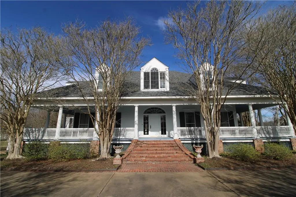 6206 Twin Bridges Rd , Alexandria