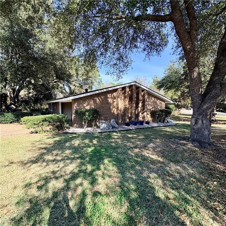 6531 Dogwood Ct , Ball