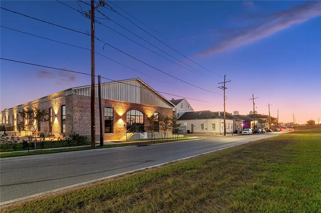 Photo of Listing #2540049