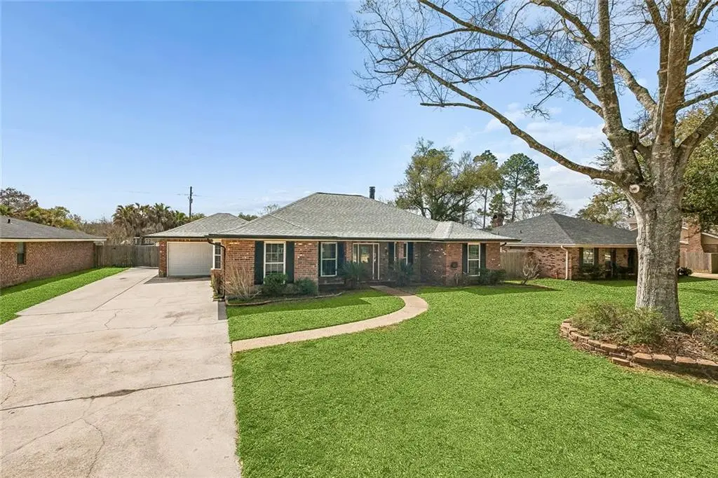 Photo of Listing #2541728