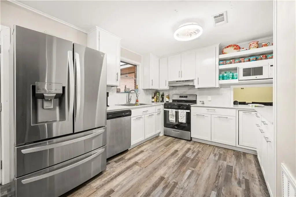 2101 Fairview Ln , Pineville