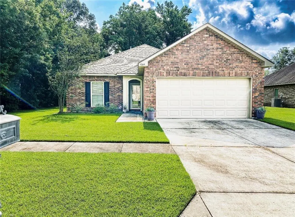 1004 S Sanctuary Av , Gonzales