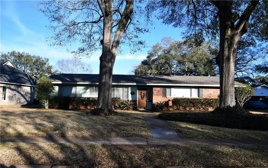 5711 Navaho Trail, Alexandria